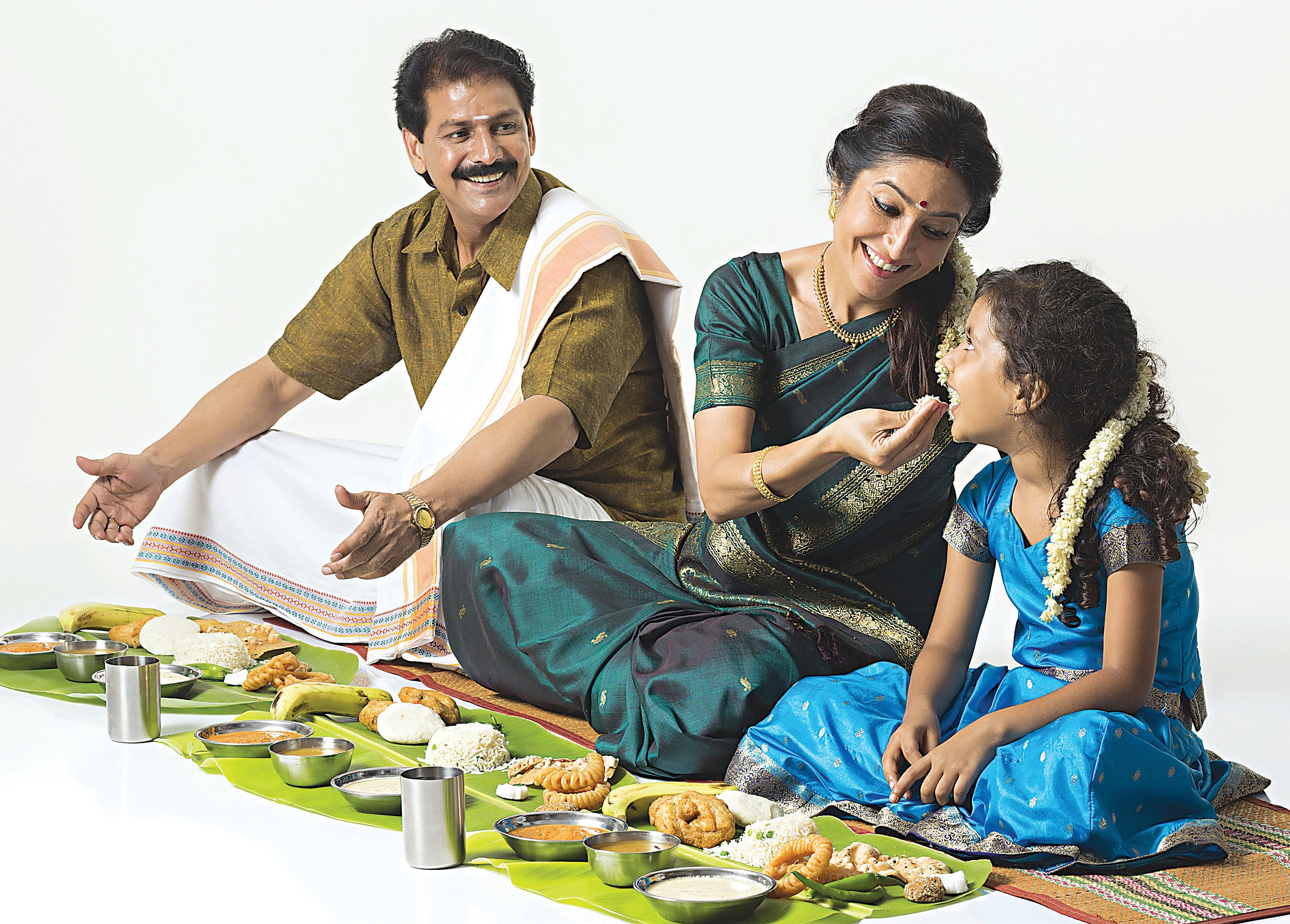 जमीन पर बैठकर खाना खाने के फायदे